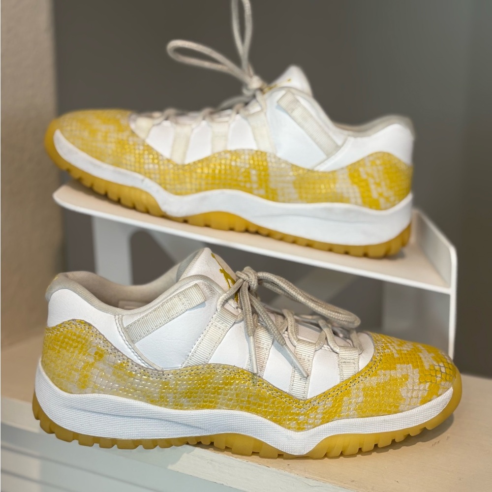 Nike Air Jordan 11 Low Snakeskin Yellow Basketball Sneaker Size 3Y 580522-107